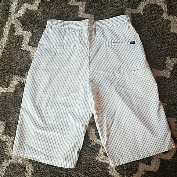 Pinstripe Volcom shorts - Picture 4 of 5